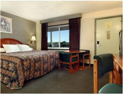 Days Inn By Wyndham Branford New Haven Conference Center Extérieur photo